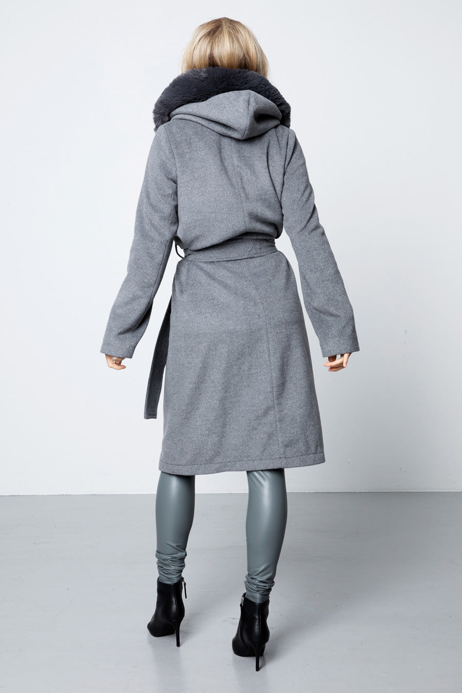 The Long Wool Coat - Grey - Sannealexandra - Model:Sanne